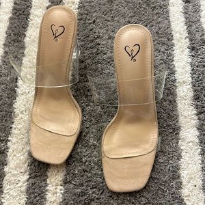 Size 6 Windsor heels never worn!